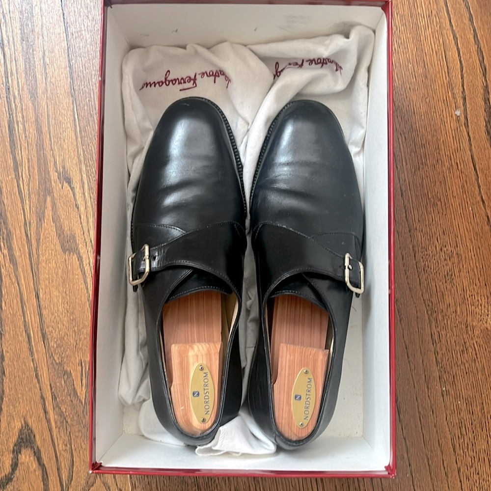 Salvatore Ferragamo Middle single buckle. Size 8